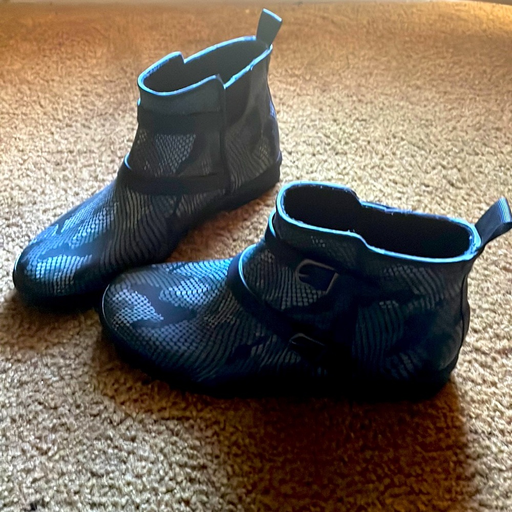 Black and Grey Snakeskin Print with Buckles Rain Boots Size 9 never worn